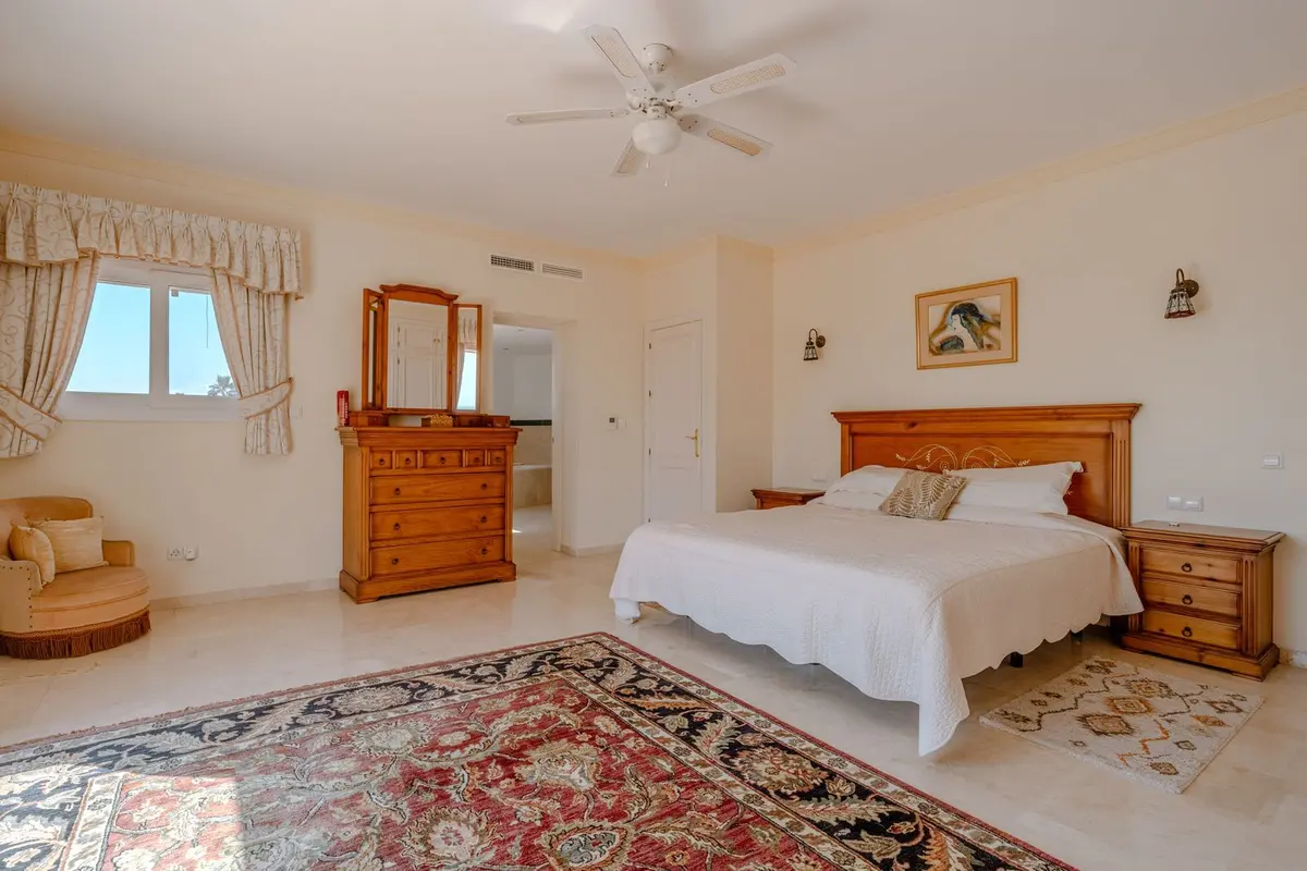 Detached Villa in El Paraiso