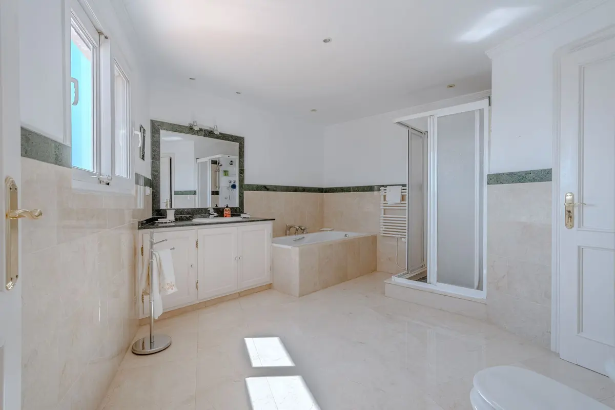 Detached Villa in El Paraiso