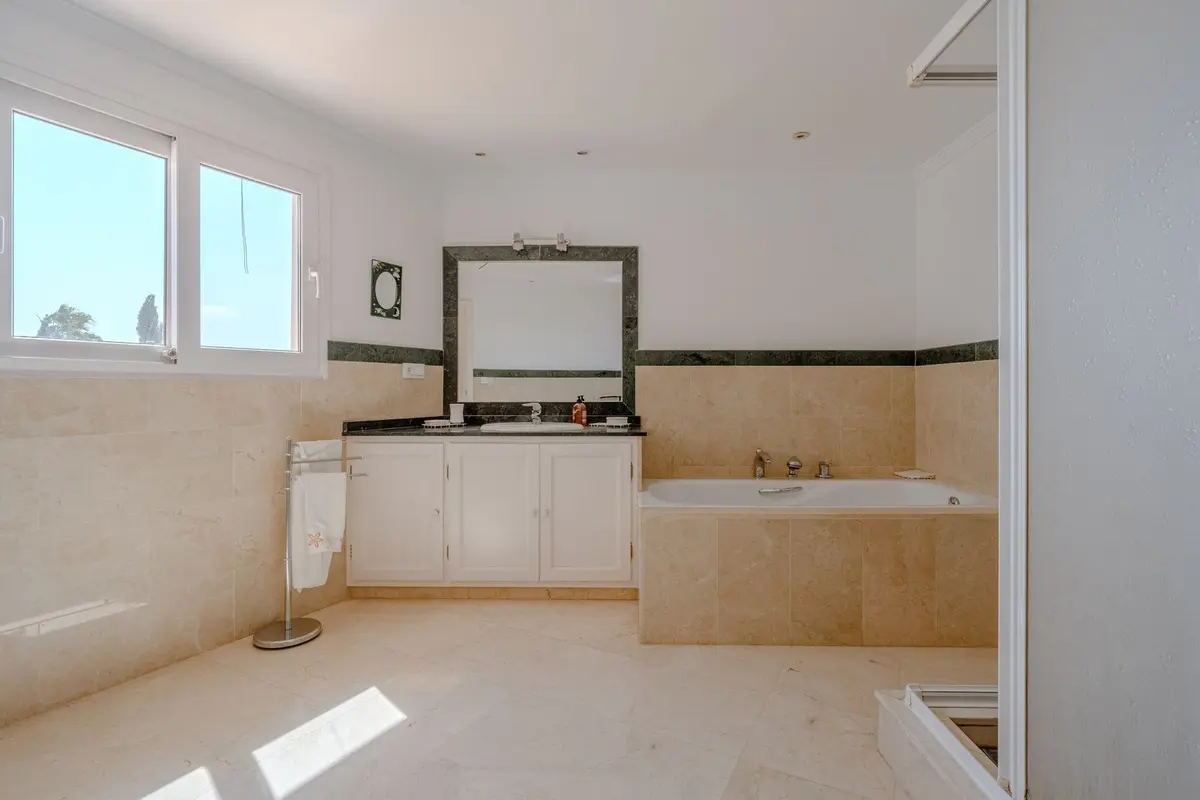 Detached Villa in El Paraiso