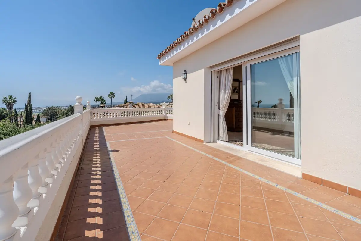 Detached Villa in El Paraiso