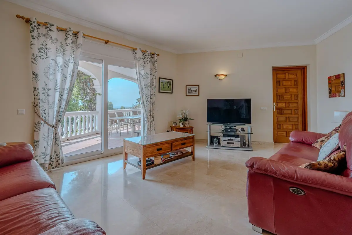 Detached Villa in El Paraiso