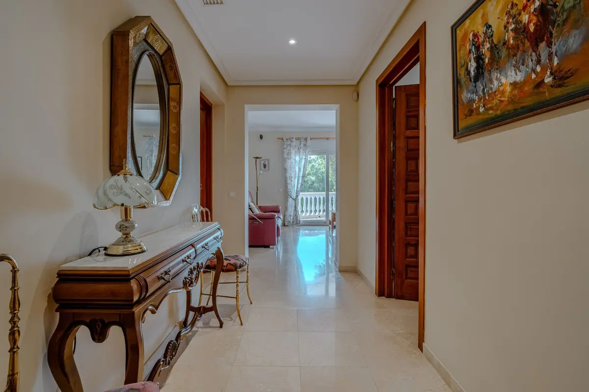 Detached Villa in El Paraiso