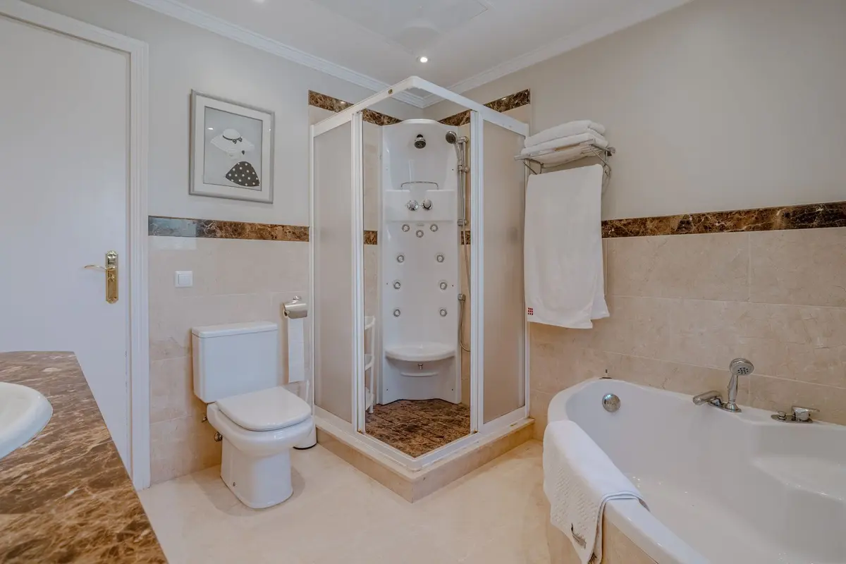Detached Villa in El Paraiso