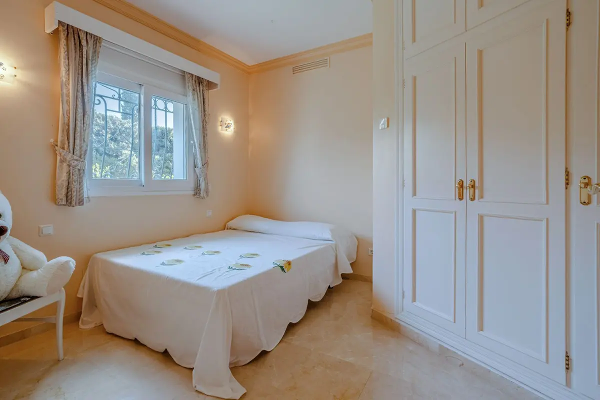 Detached Villa in El Paraiso