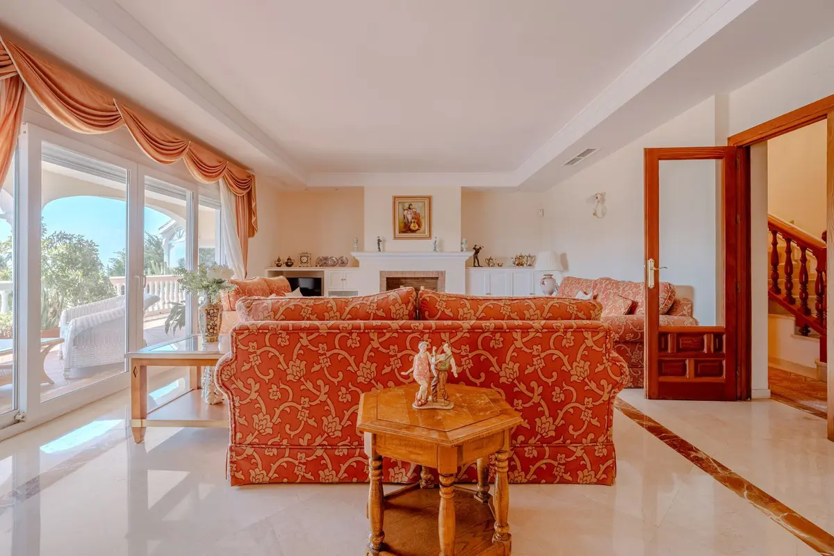 Detached Villa in El Paraiso
