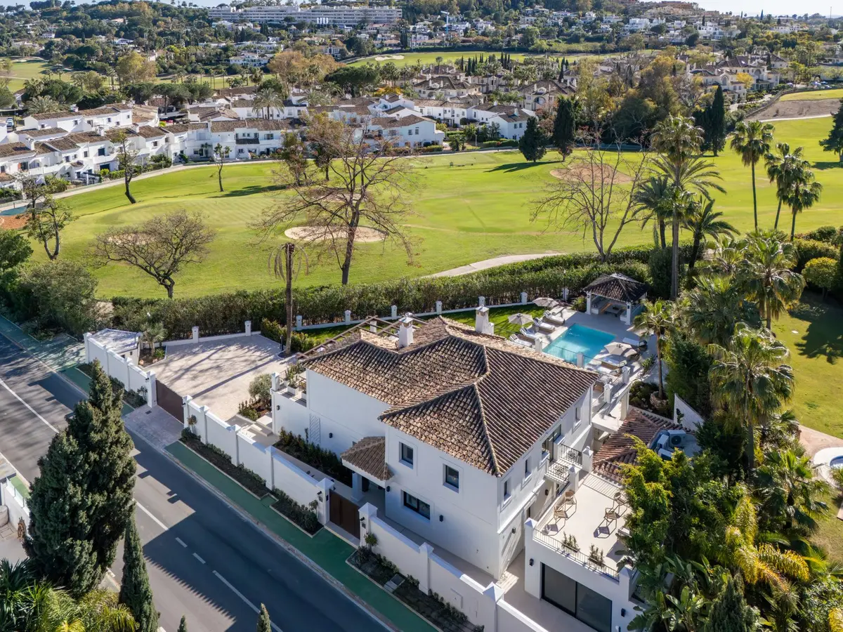 Detached Villa in Nueva Andalucía
