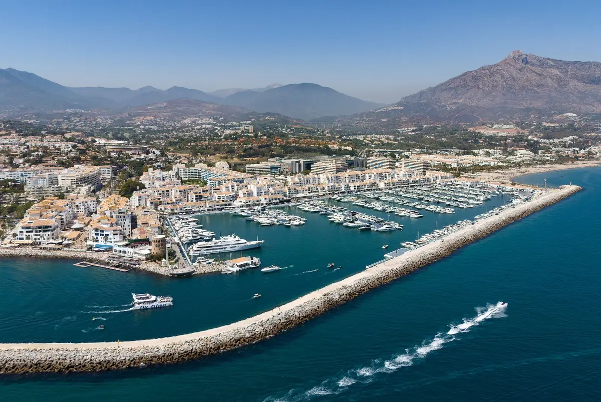 Middle Floor Apartment in Puerto Banús