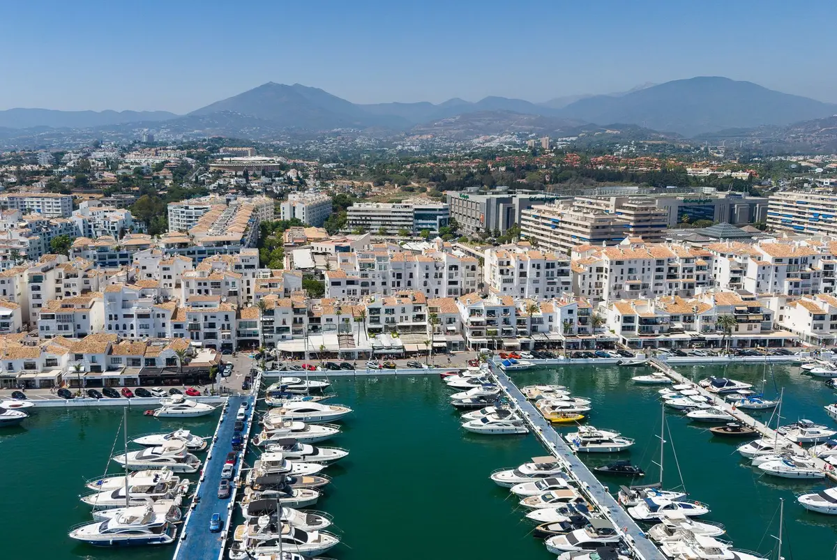 Middle Floor Apartment in Puerto Banús