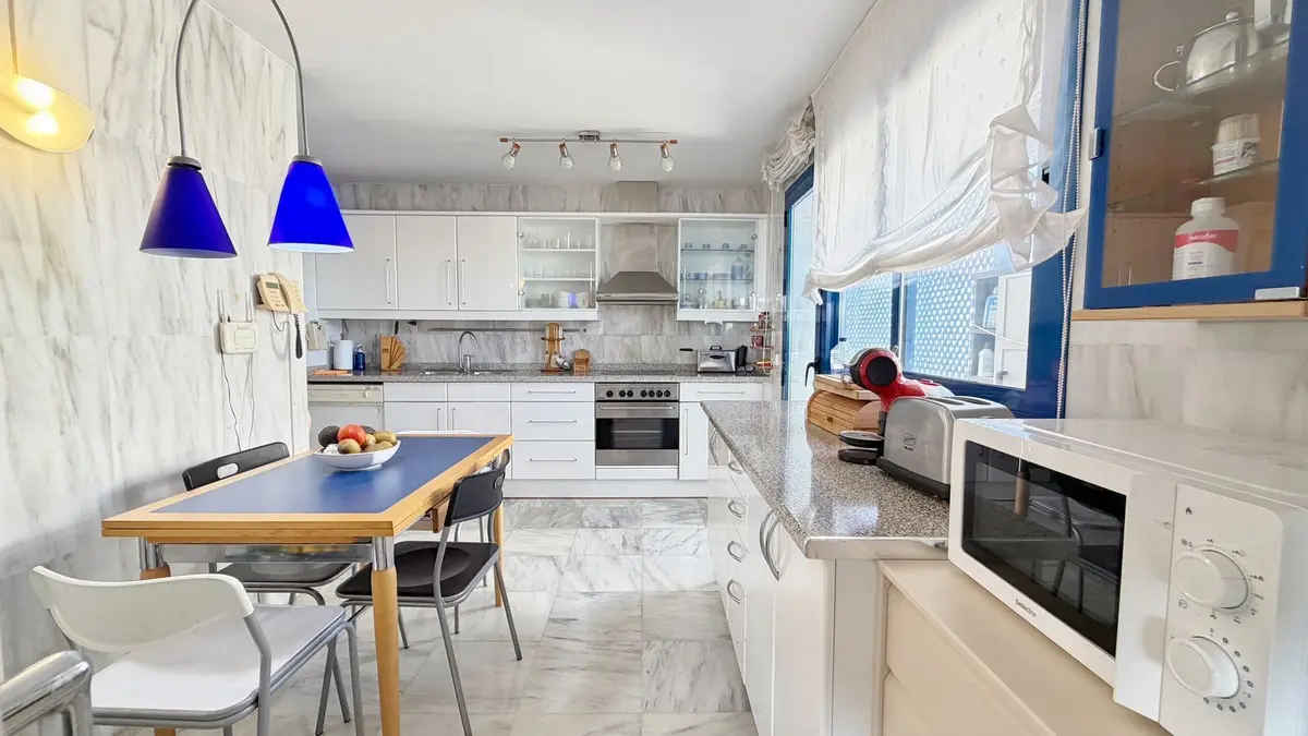 Middle Floor Apartment in Marbella