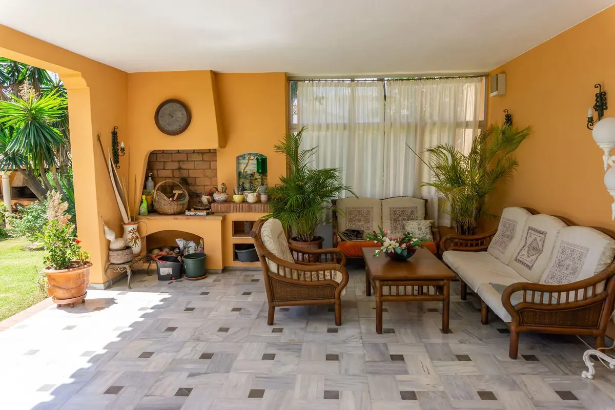 Detached Villa in El Paraiso