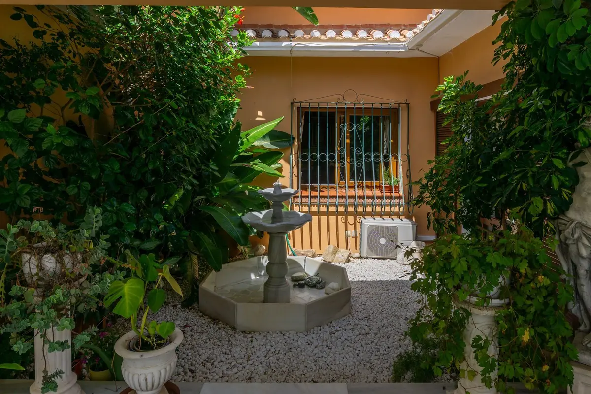 Detached Villa in El Paraiso