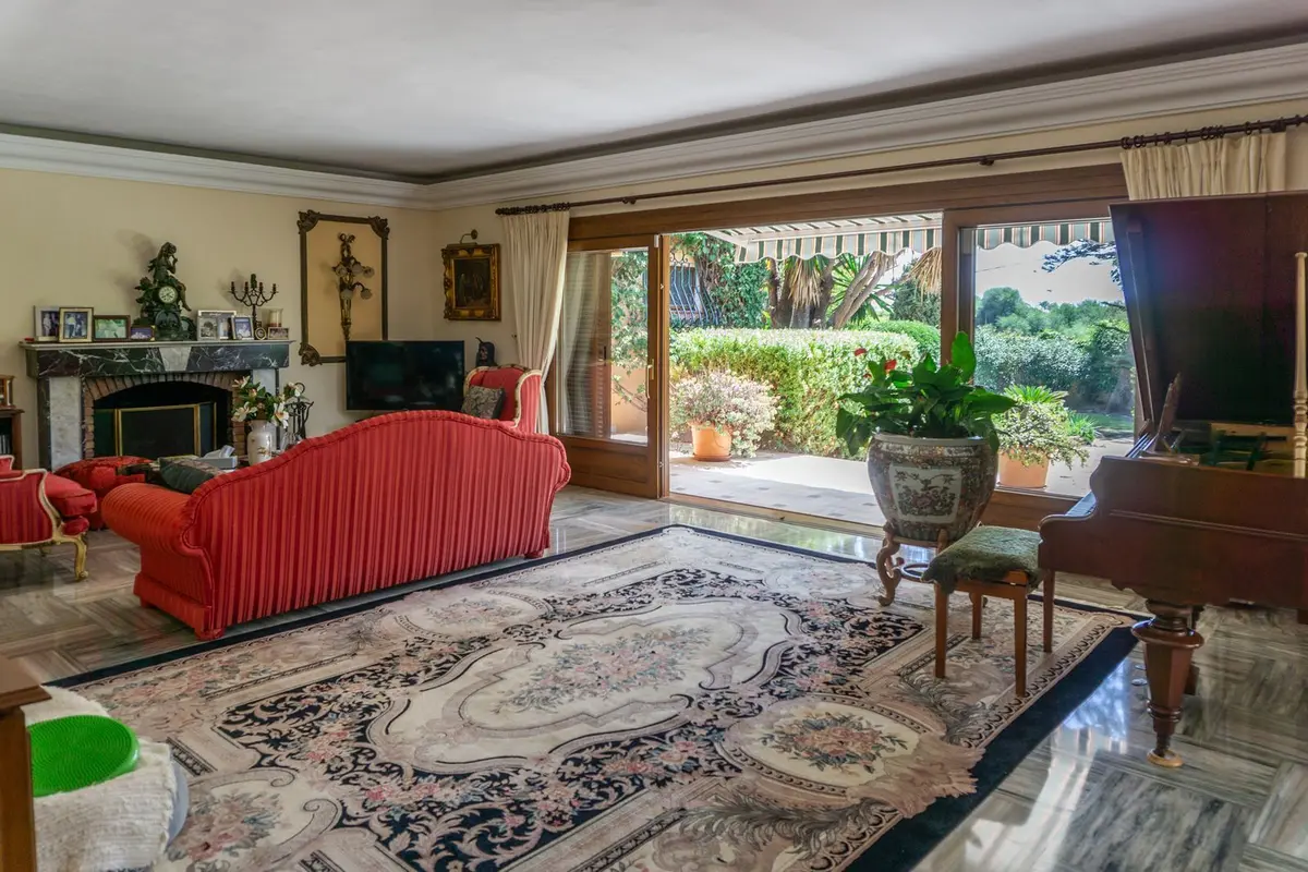 Detached Villa in El Paraiso
