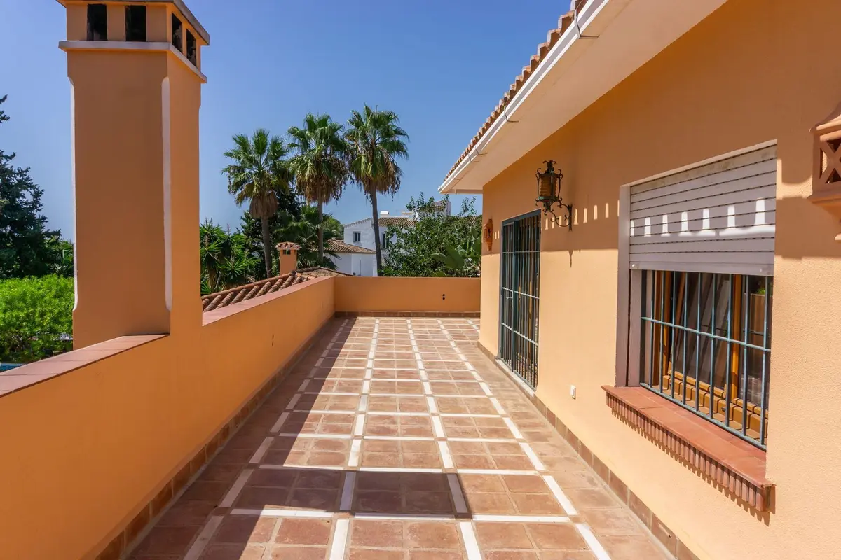 Detached Villa in El Paraiso