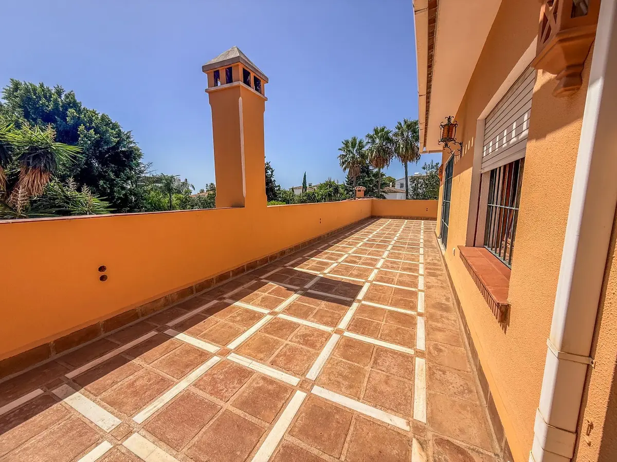Detached Villa in El Paraiso