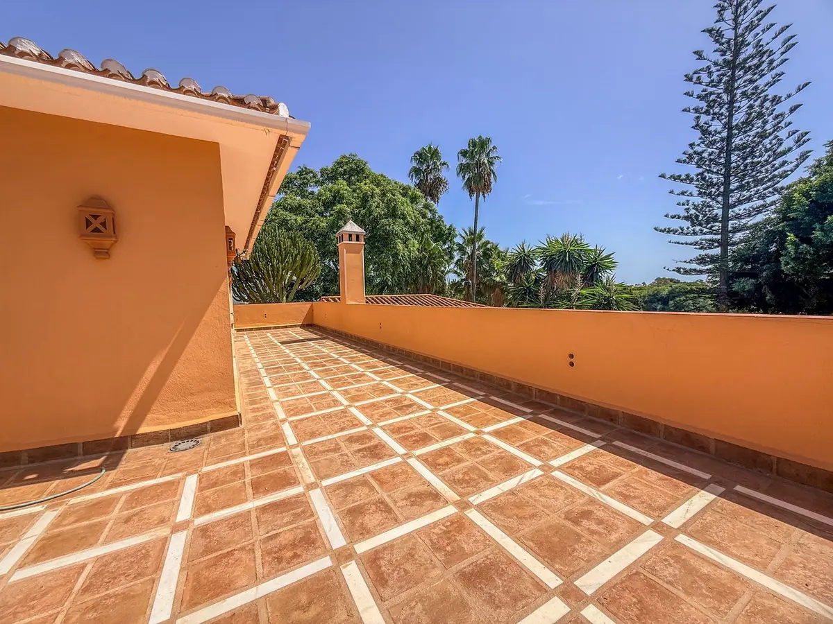 Detached Villa in El Paraiso