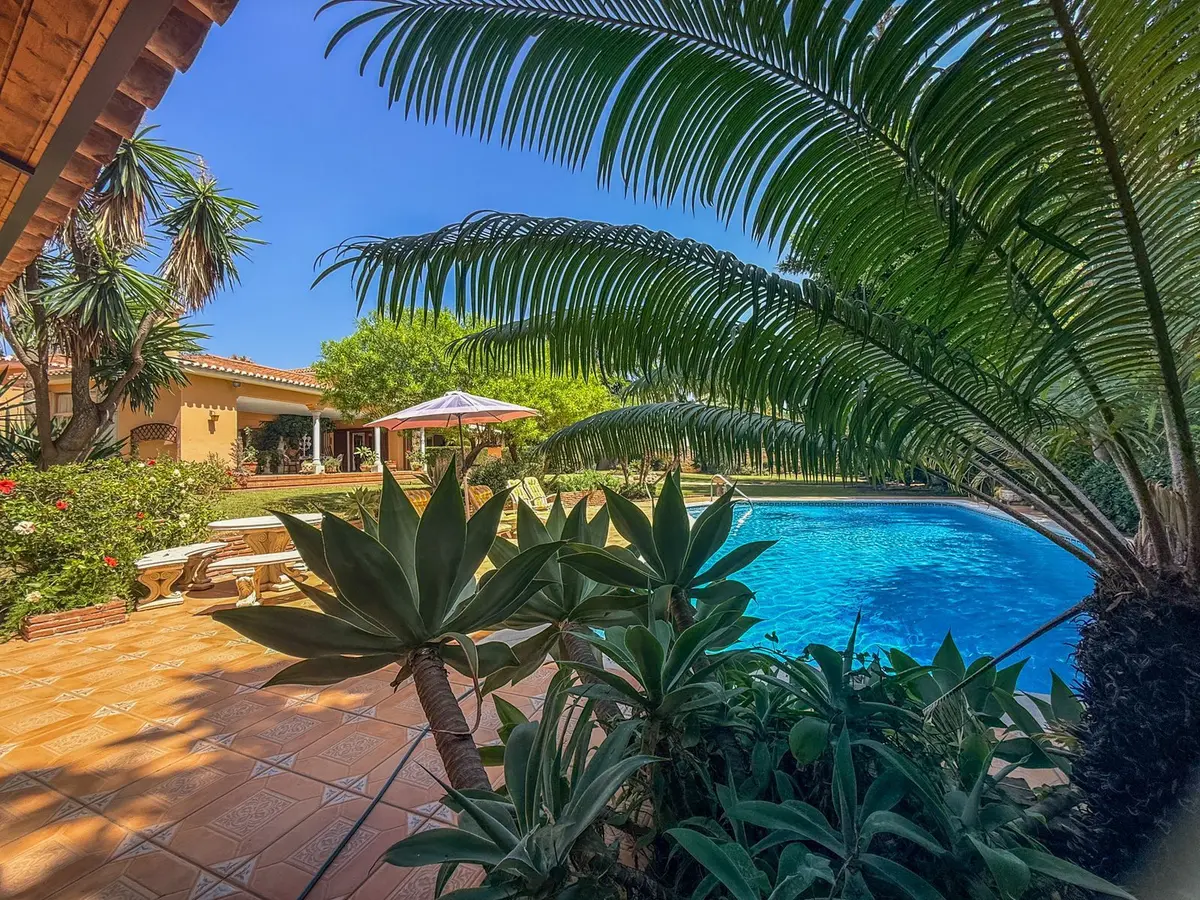 Detached Villa in El Paraiso