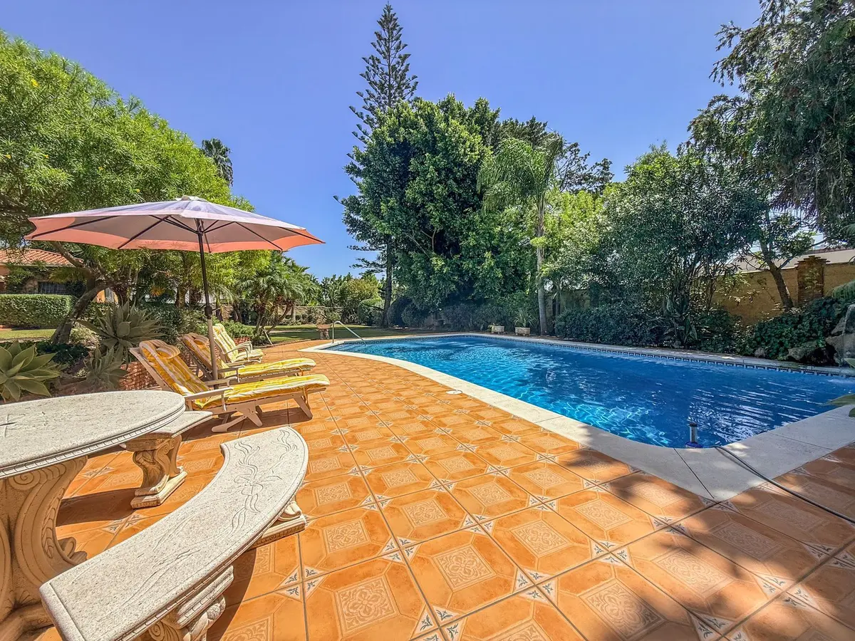 Detached Villa in El Paraiso