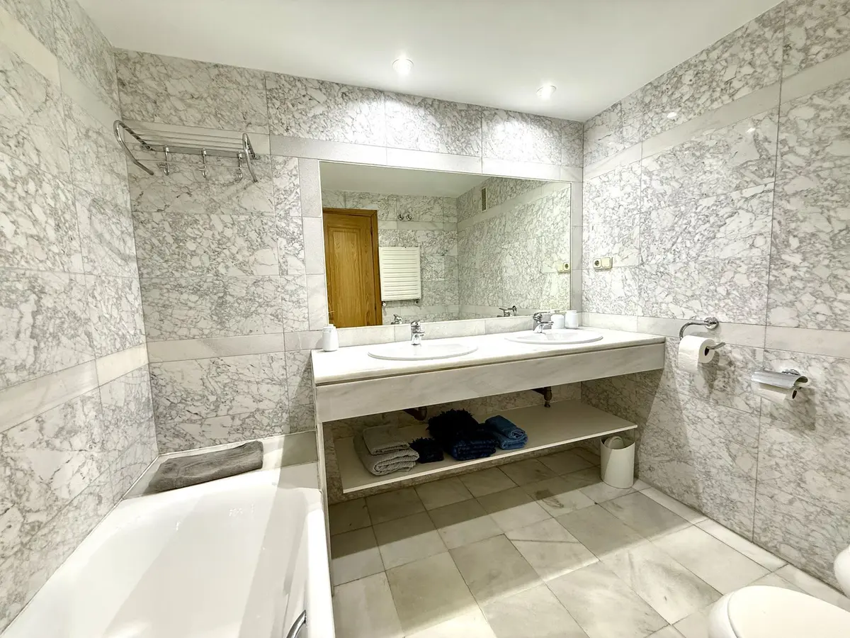 Middle Floor Apartment in Puerto Banús