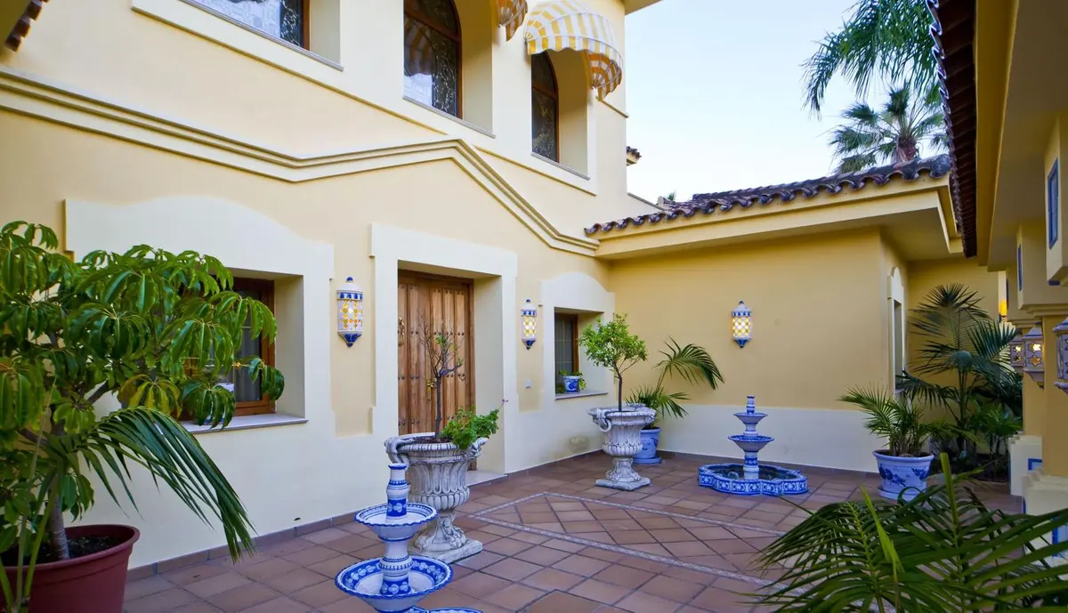 Detached Villa in Nueva Andalucía