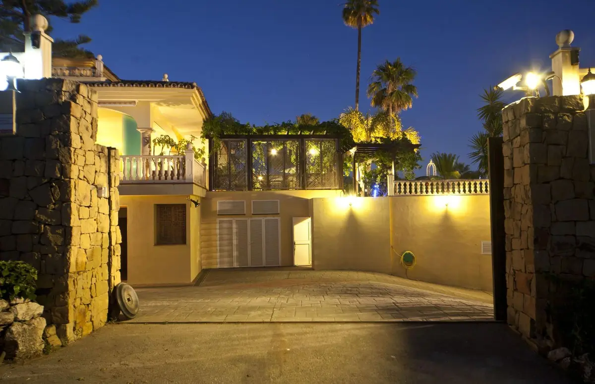 Detached Villa in Nueva Andalucía