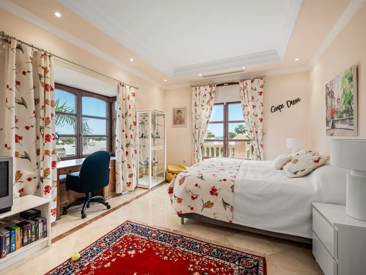 Detached Villa in Nueva Andalucía