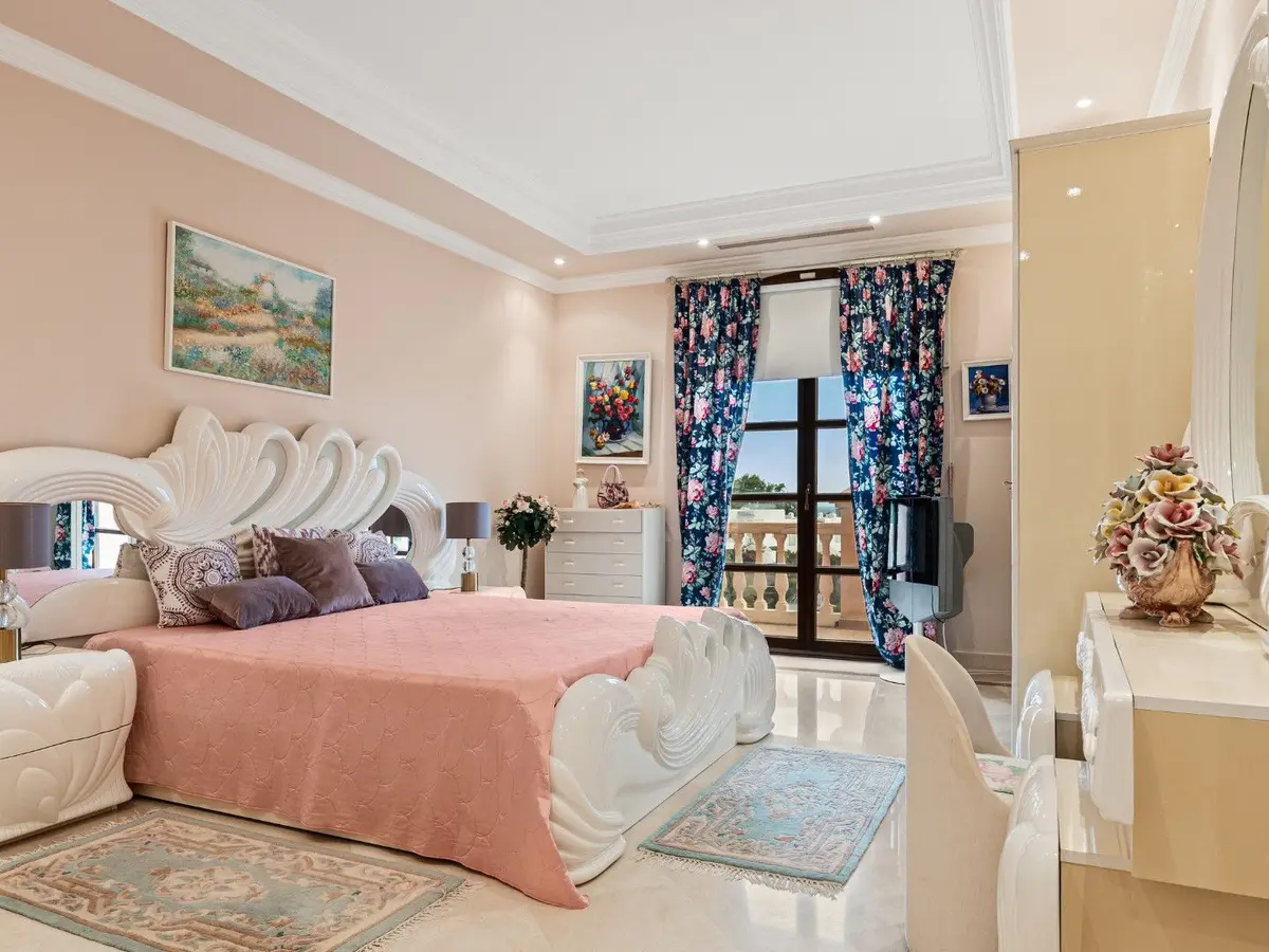 Detached Villa in Nueva Andalucía