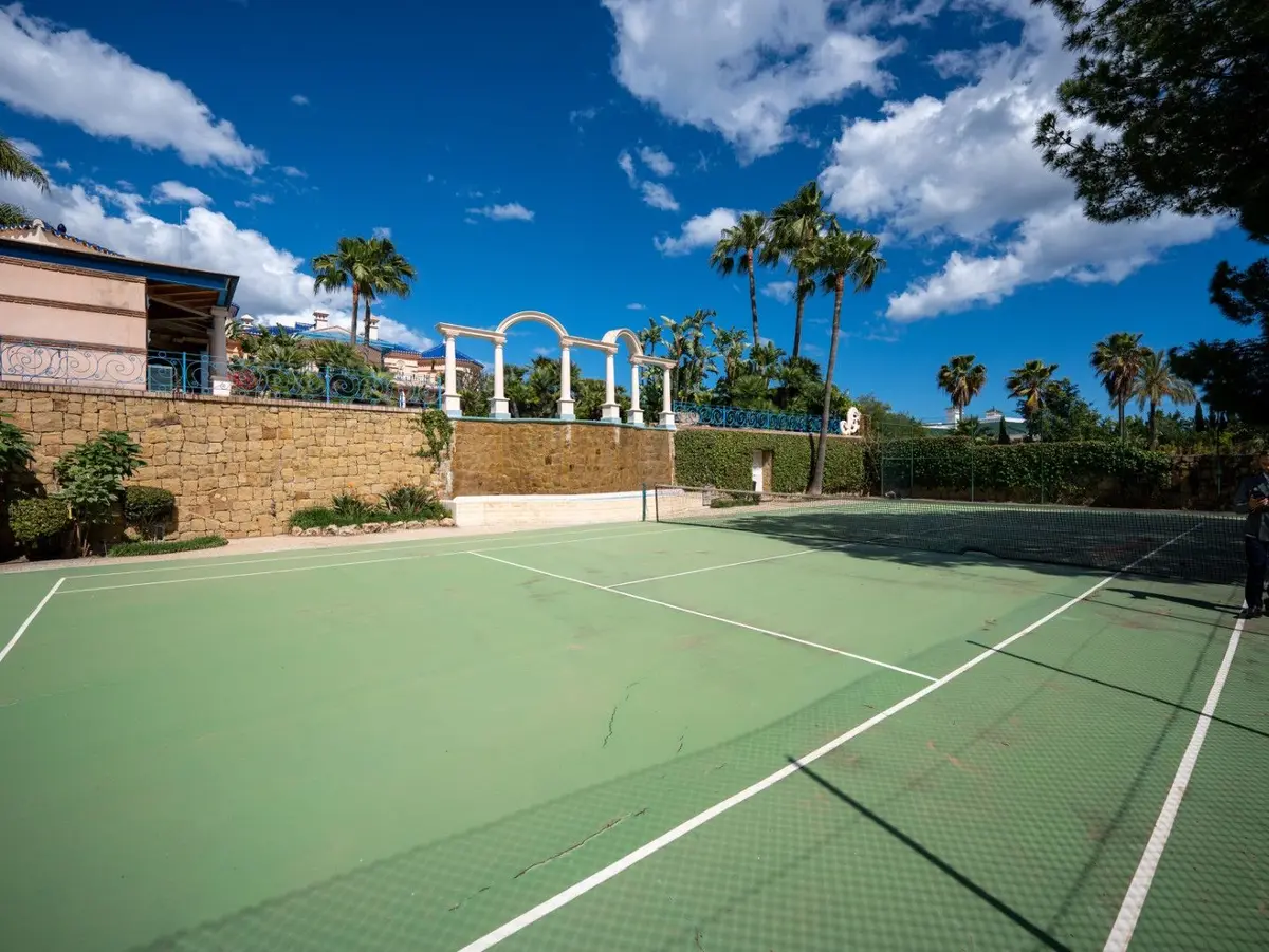 Detached Villa in Nueva Andalucía