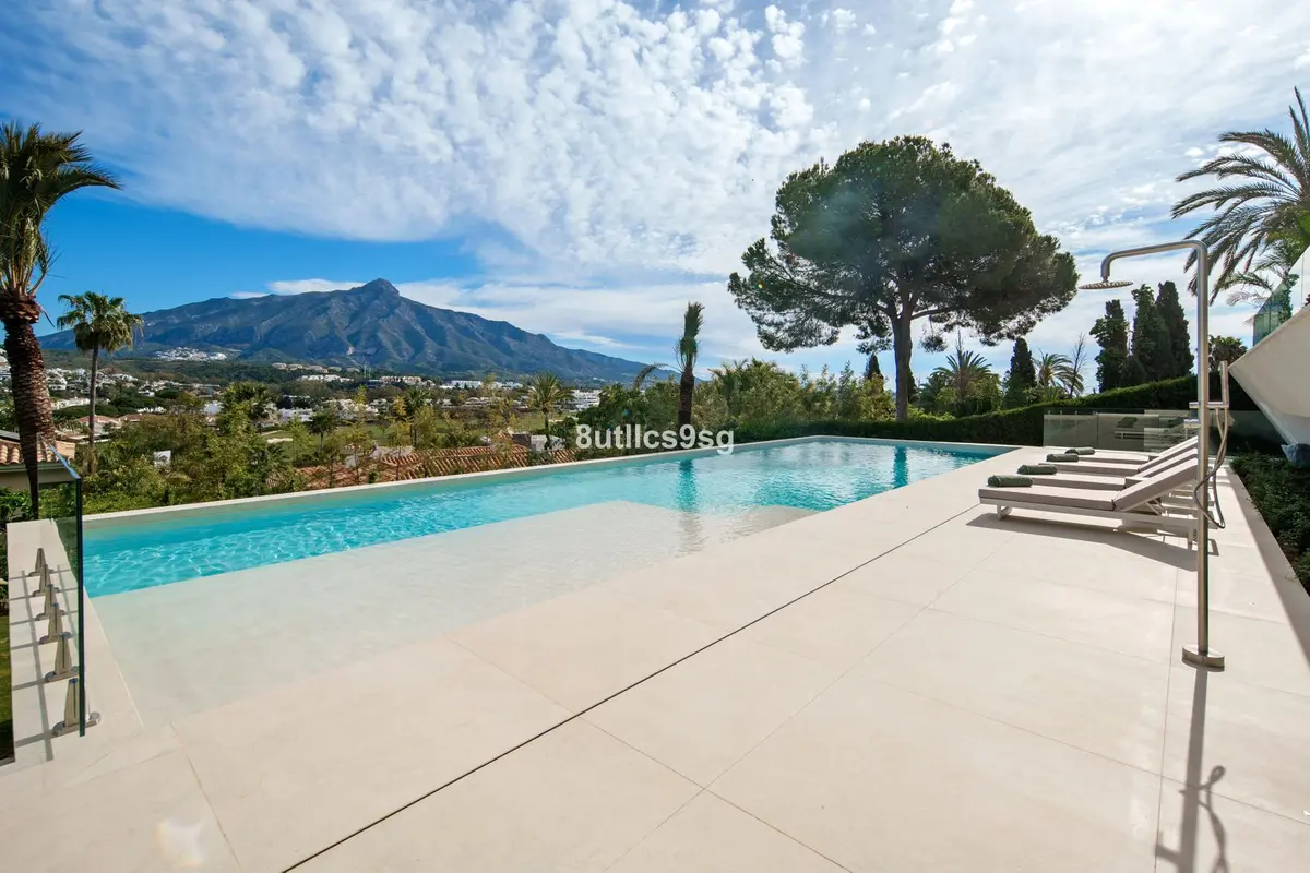 Detached Villa in Nueva Andalucía