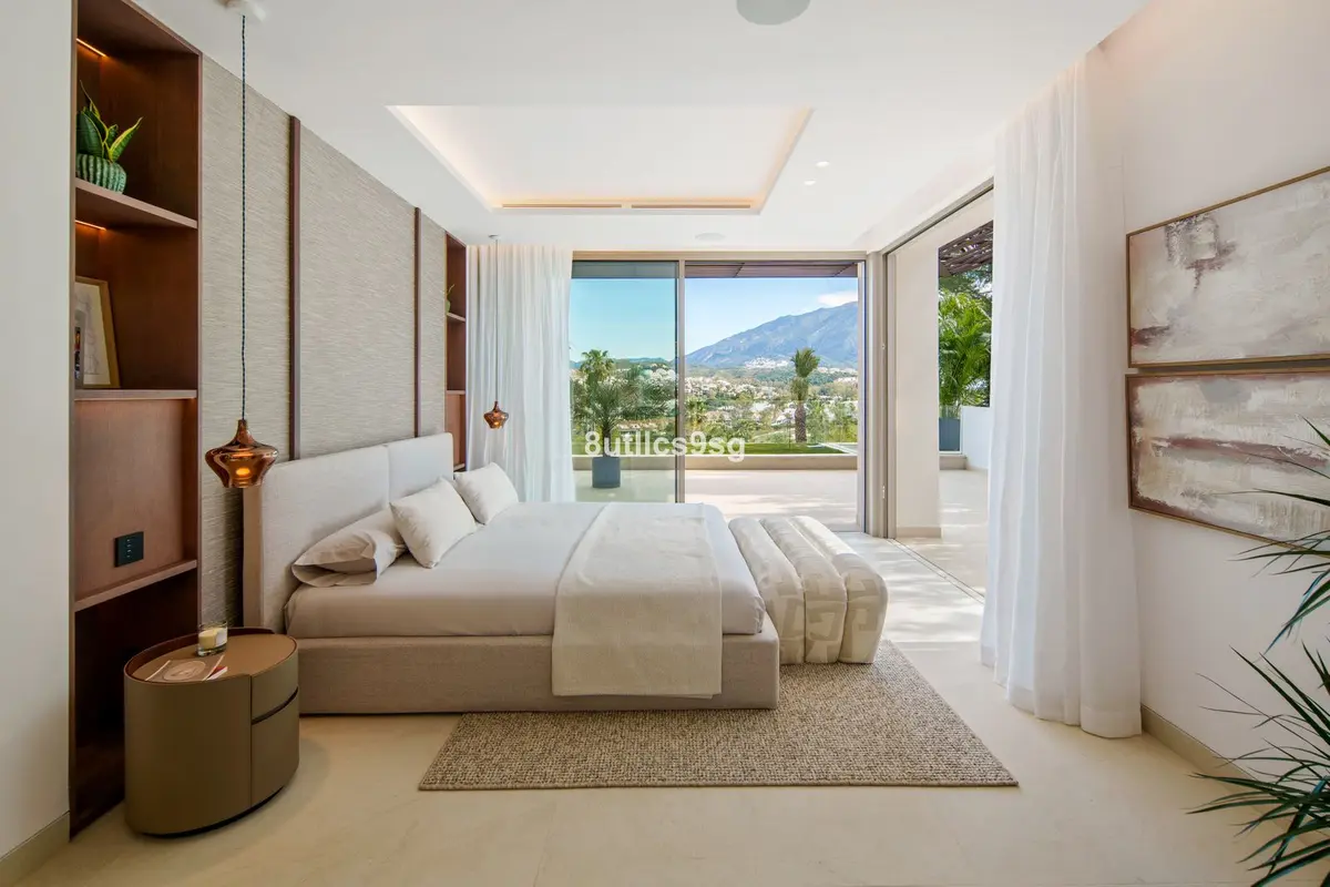 Detached Villa in Nueva Andalucía