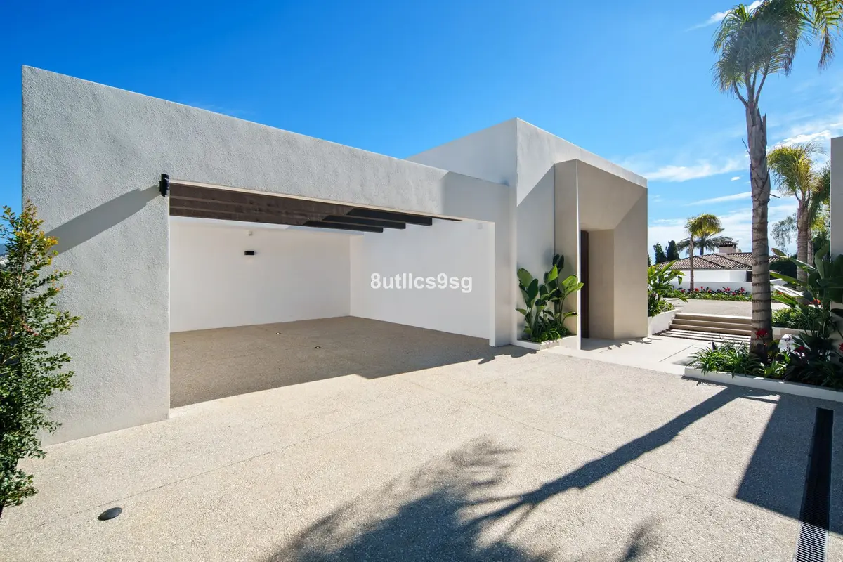 Detached Villa in Nueva Andalucía
