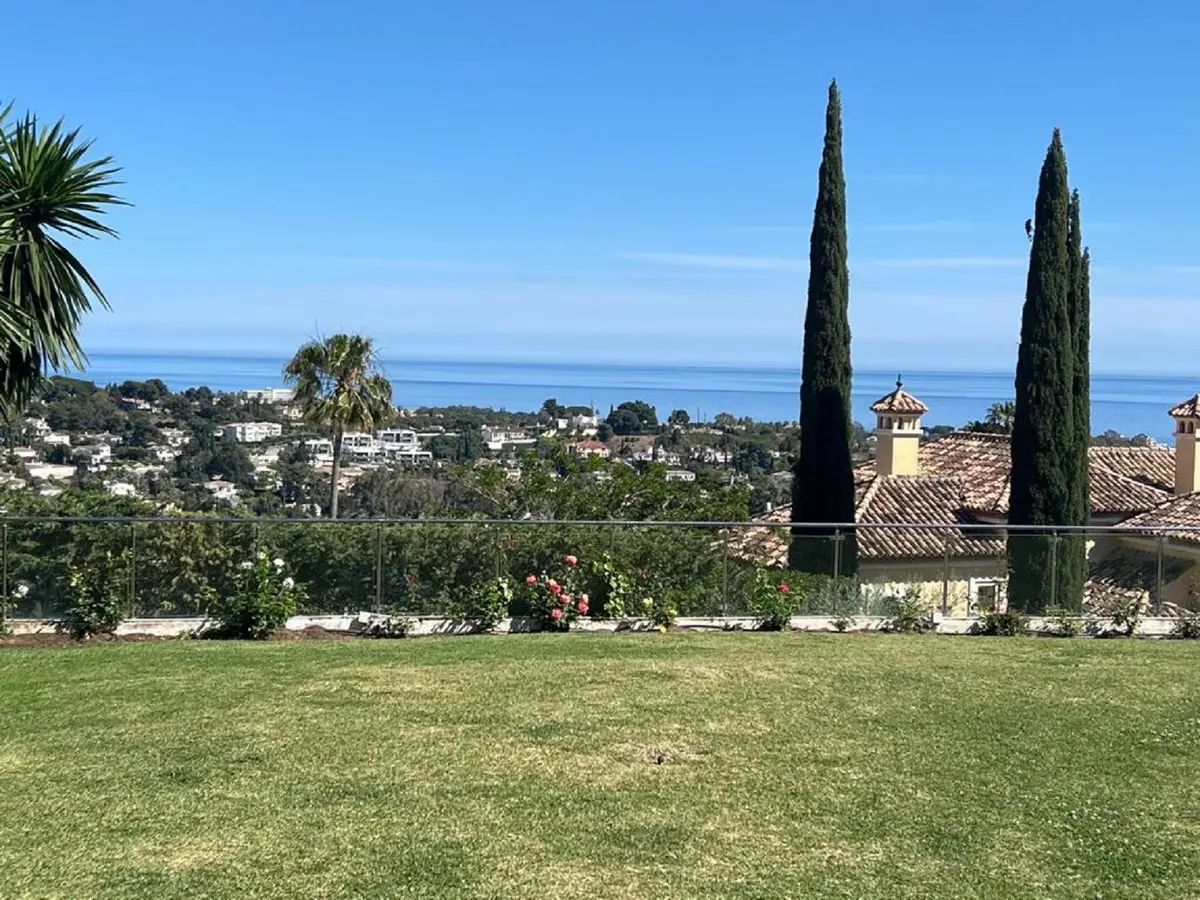 Detached Villa in El Paraiso