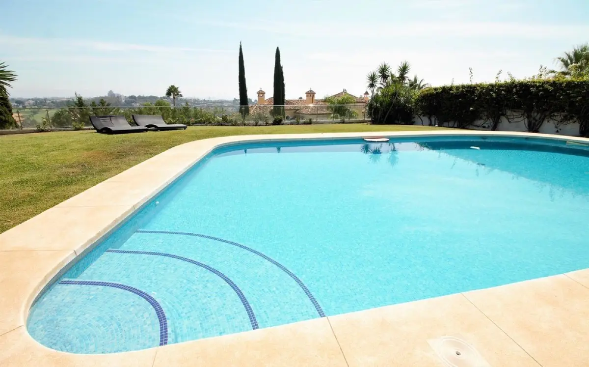 Detached Villa in El Paraiso