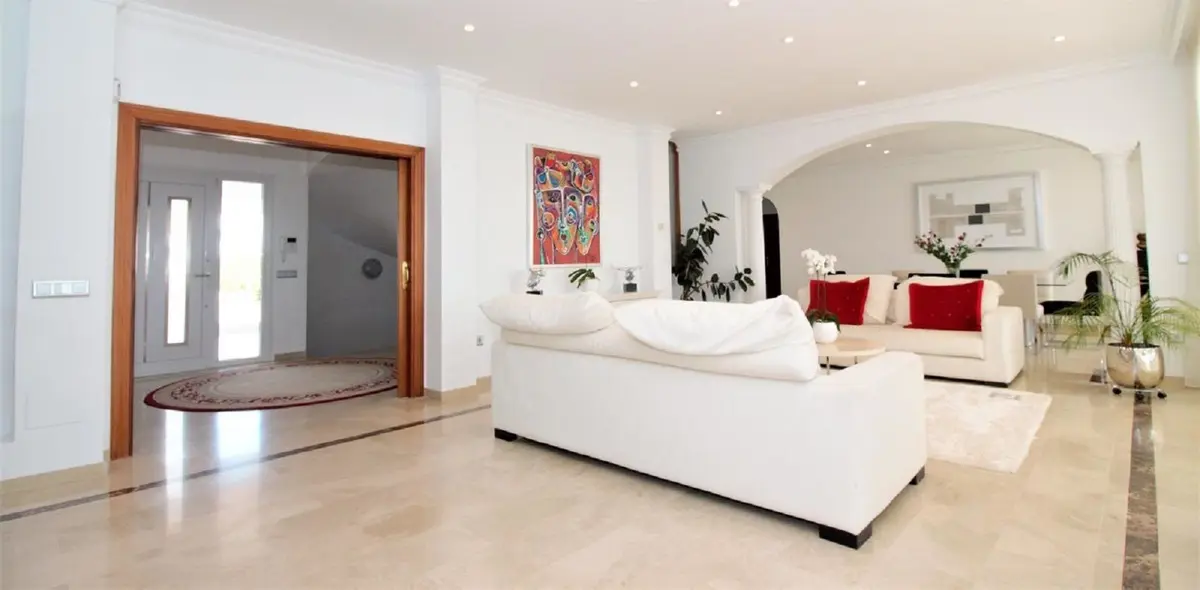 Detached Villa in El Paraiso