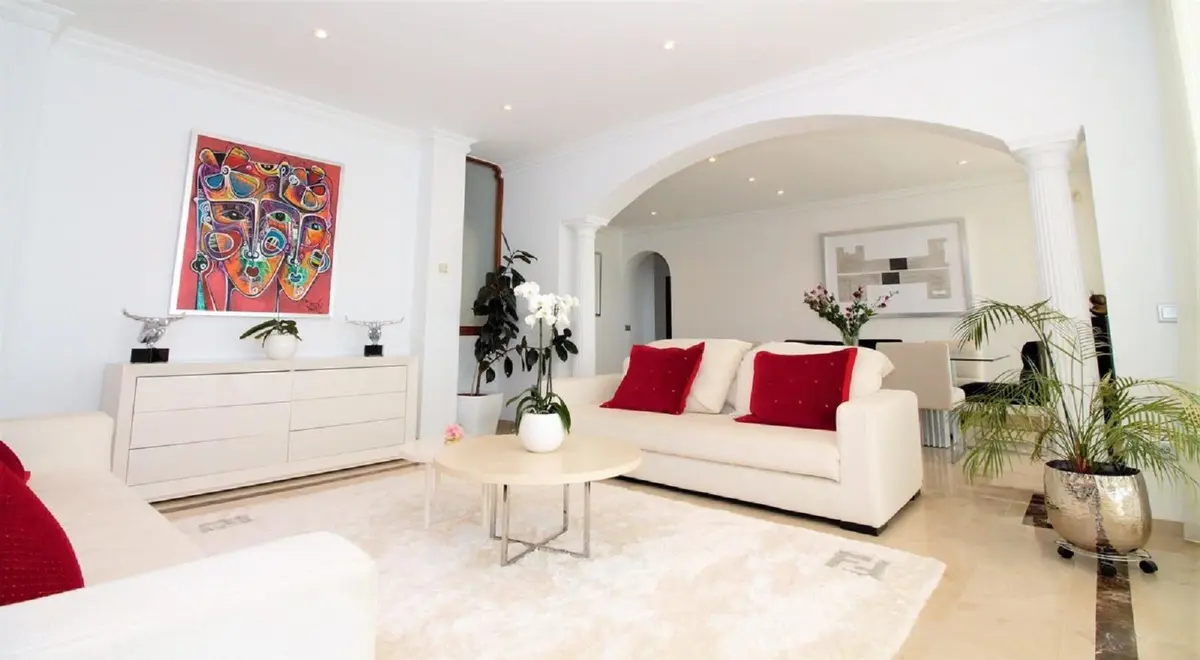 Detached Villa in El Paraiso