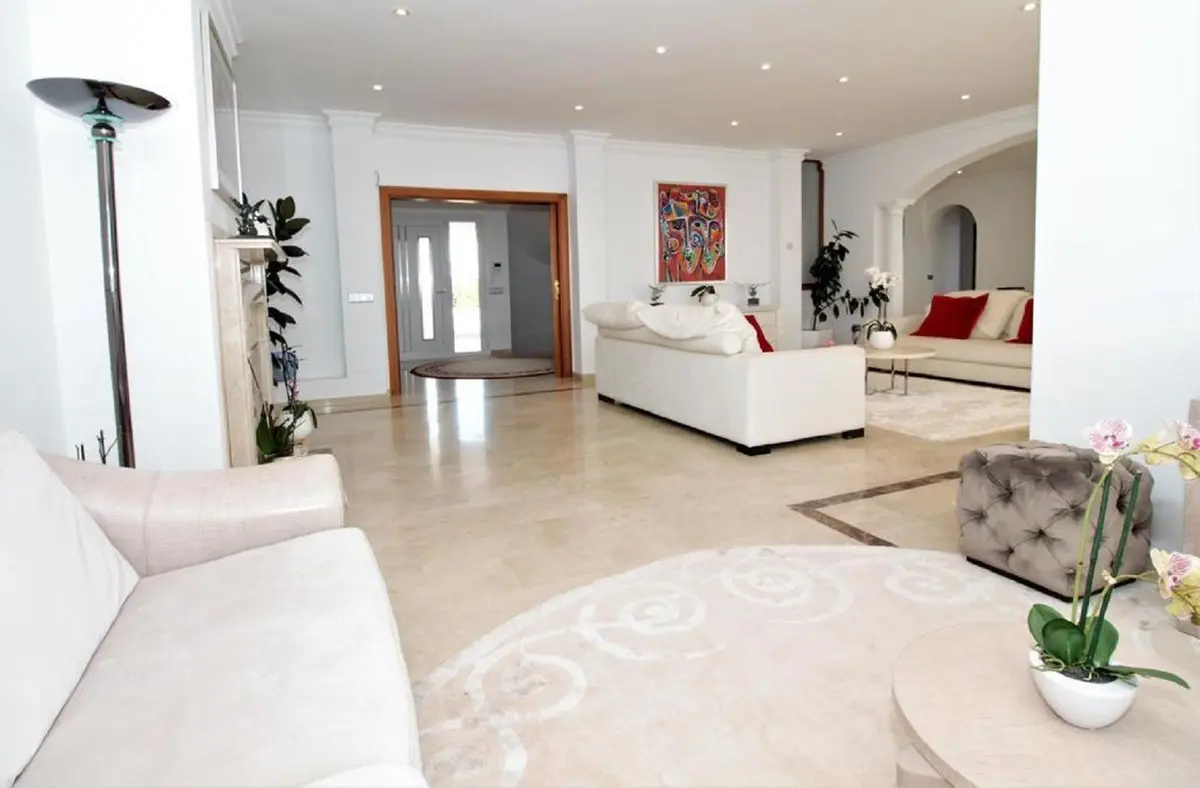 Detached Villa in El Paraiso