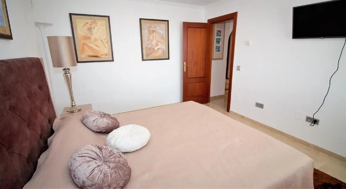 Detached Villa in El Paraiso