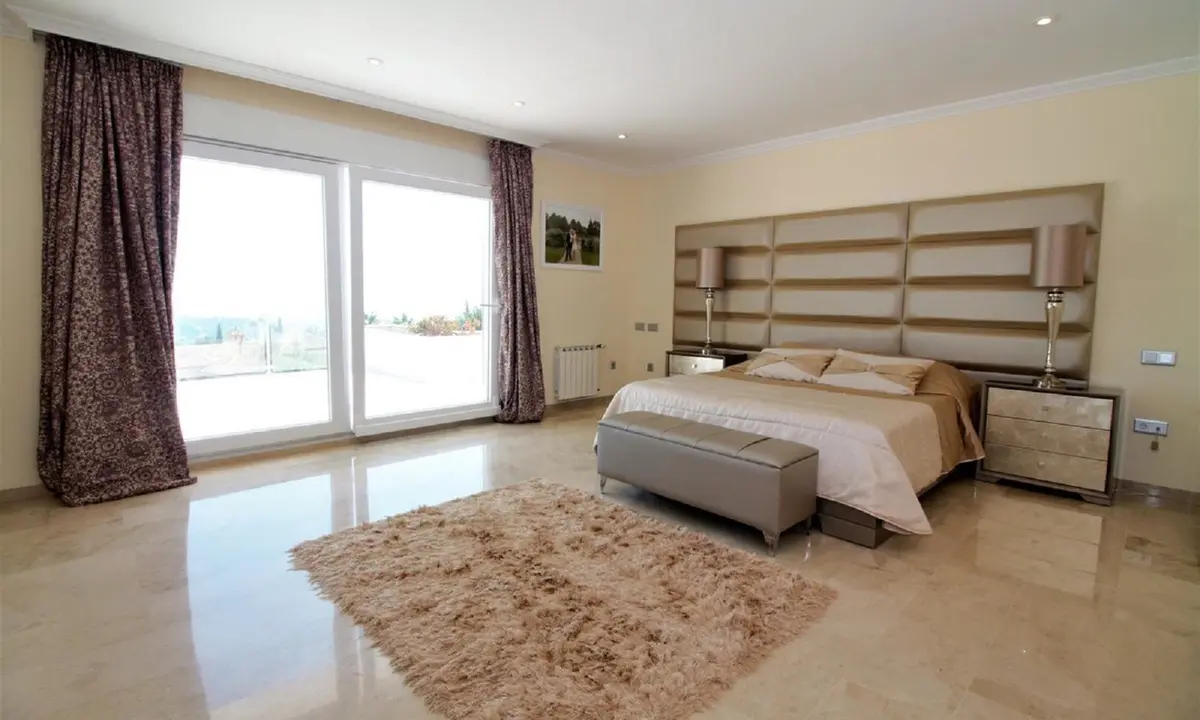 Detached Villa in El Paraiso