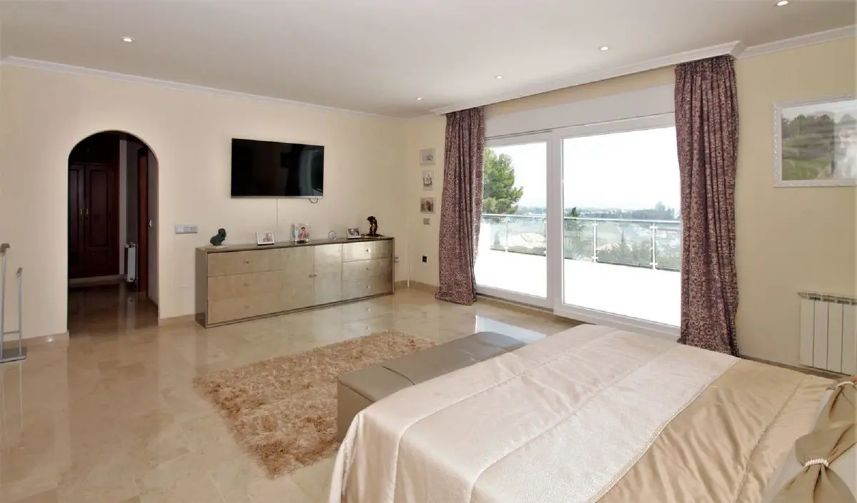 Detached Villa in El Paraiso