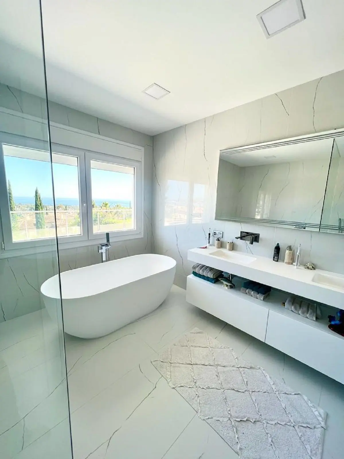 Detached Villa in El Paraiso
