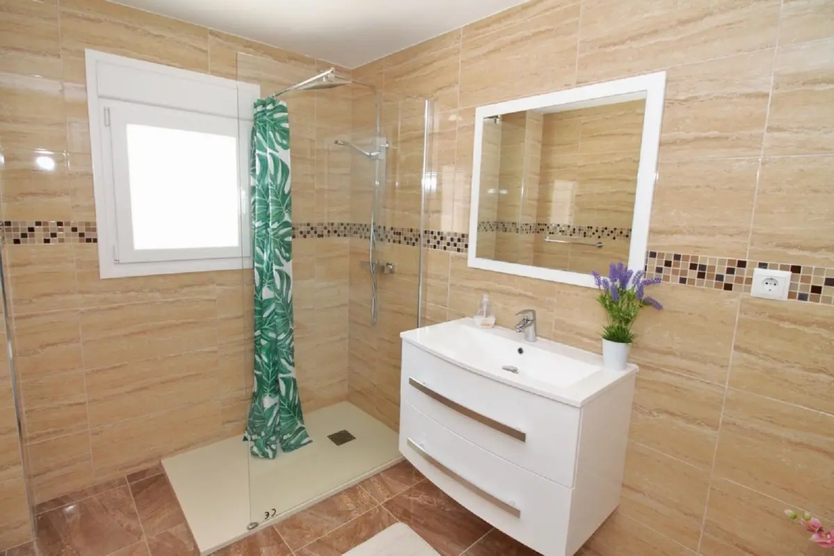 Detached Villa in El Paraiso