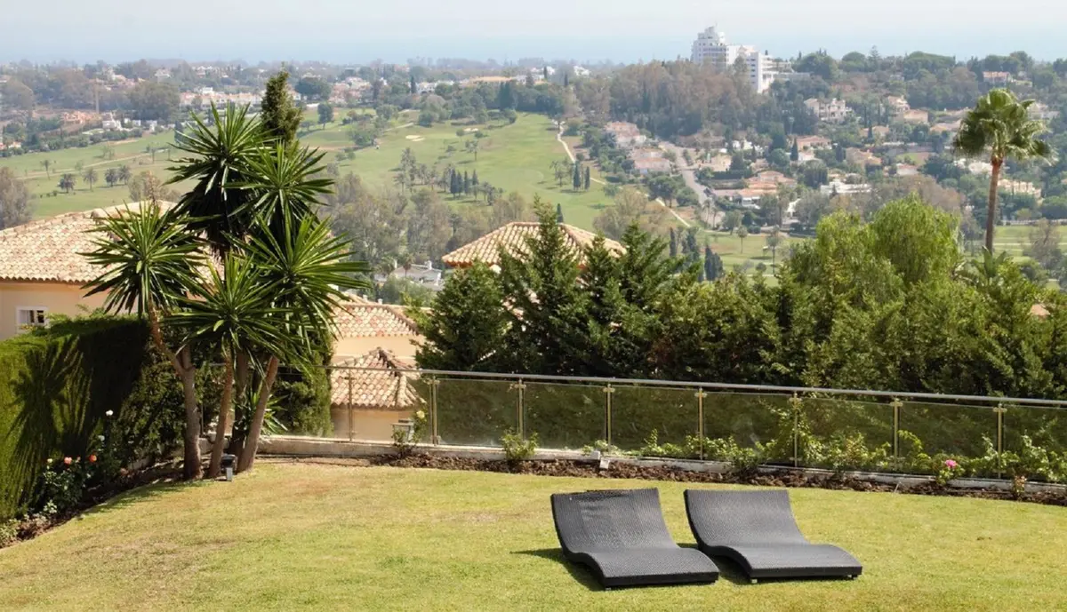 Detached Villa in El Paraiso