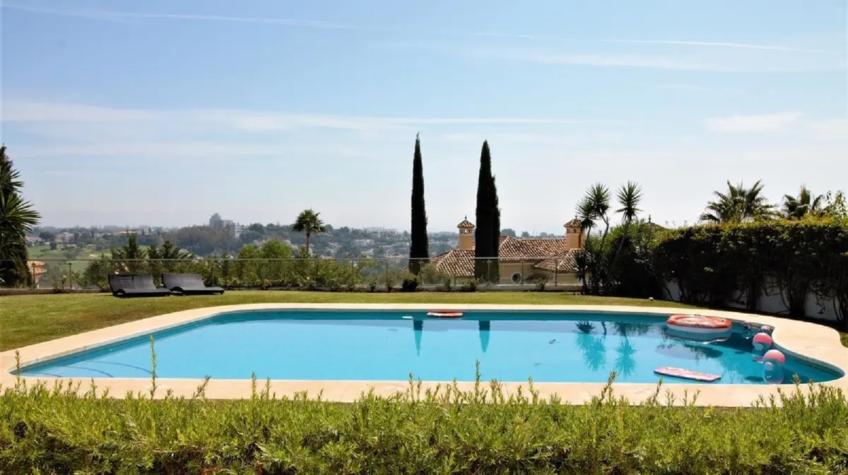 Detached Villa in El Paraiso