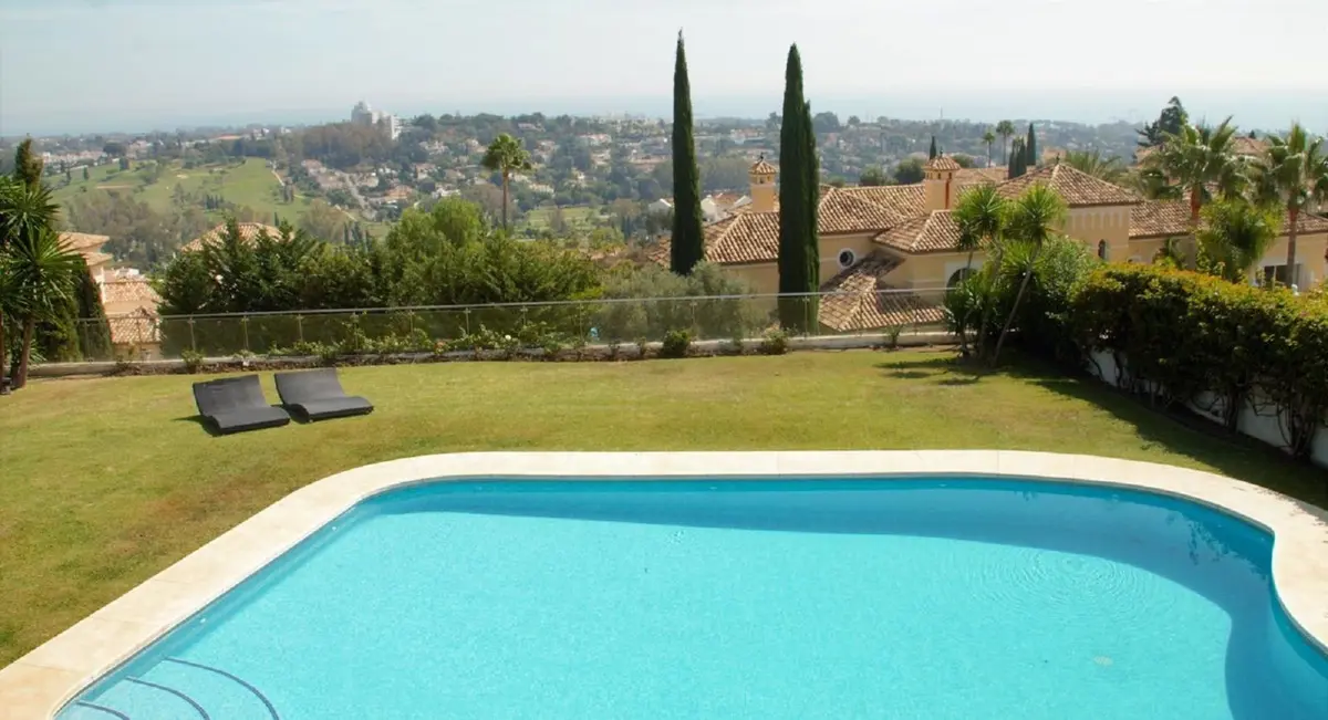 Detached Villa in El Paraiso