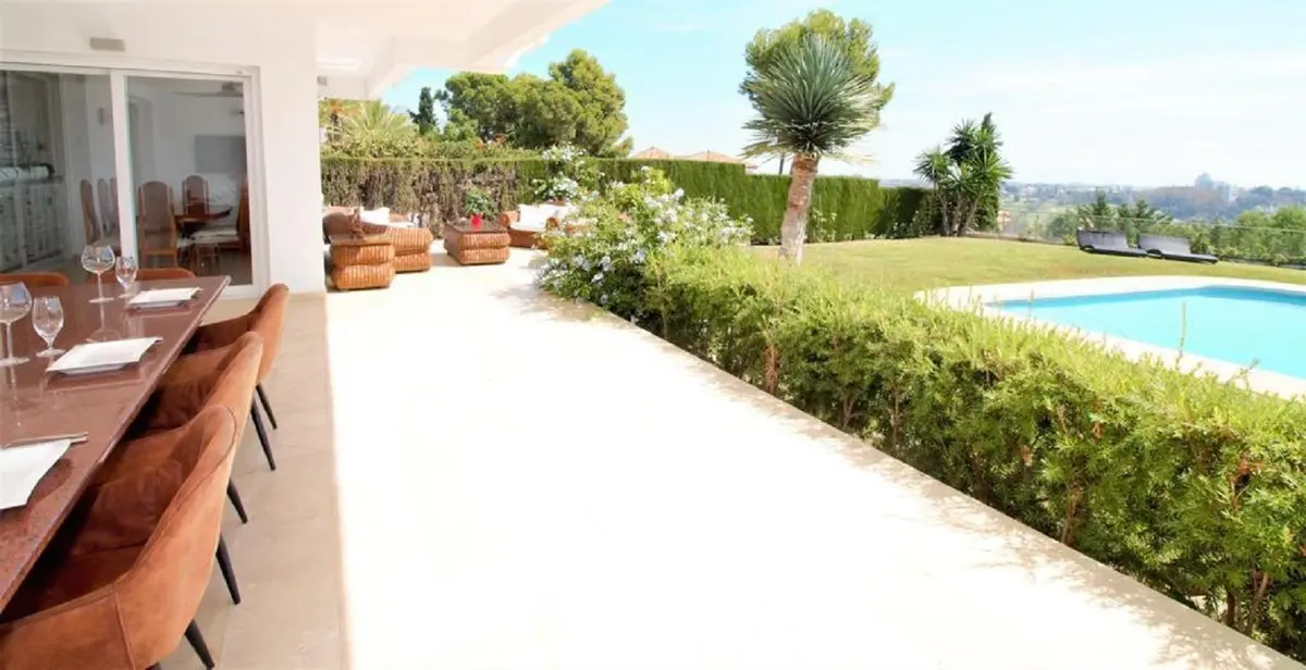 Detached Villa in El Paraiso
