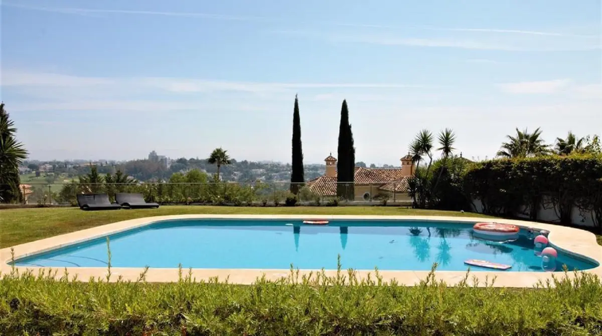 Detached Villa in El Paraiso