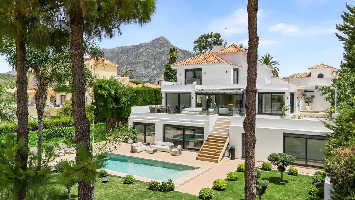 Detached Villa in Nueva Andalucía