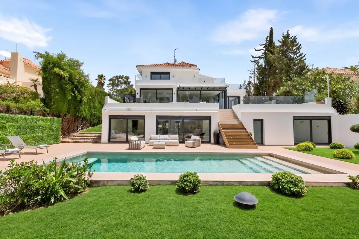 Detached Villa in Nueva Andalucía