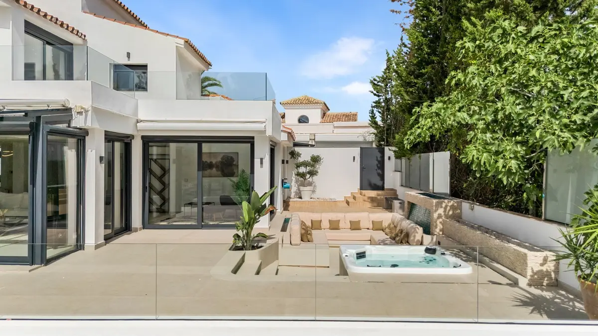 Detached Villa in Nueva Andalucía