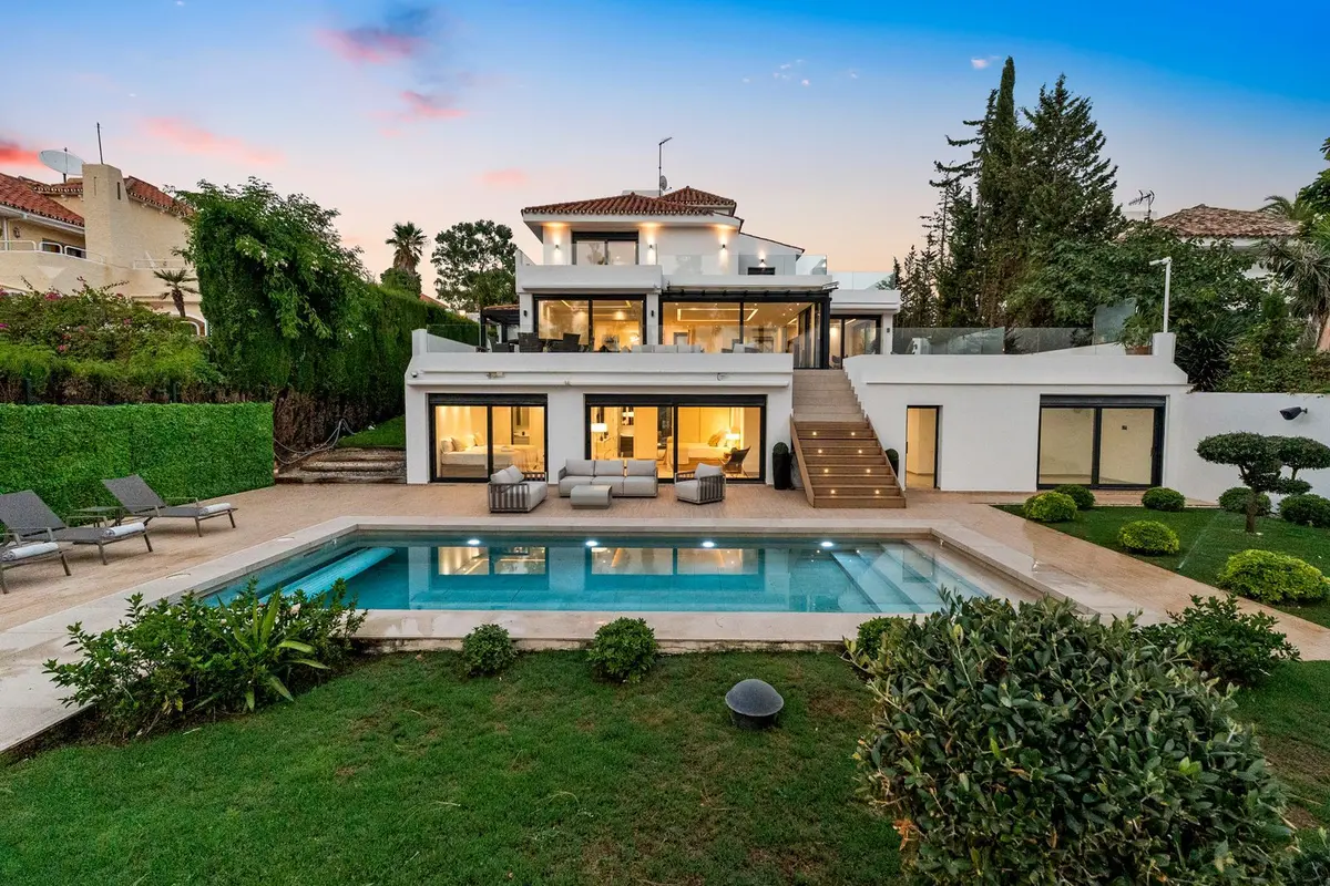 Detached Villa in Nueva Andalucía
