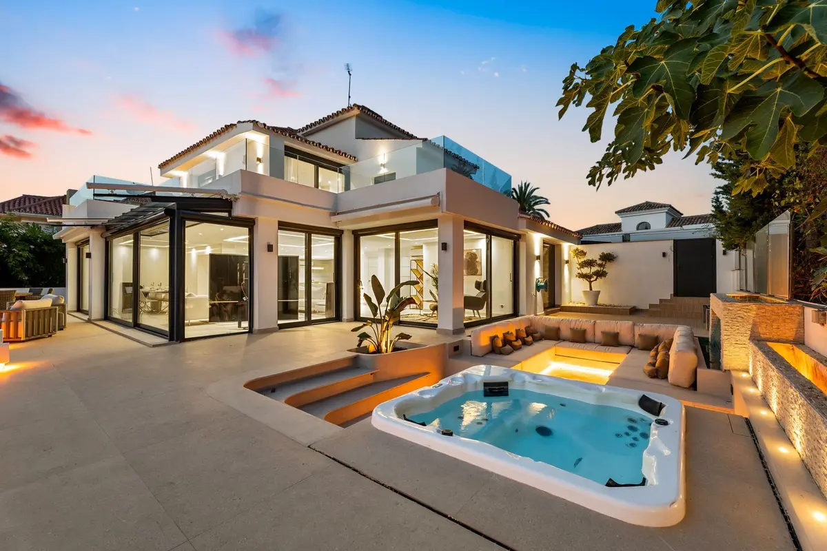 Detached Villa in Nueva Andalucía
